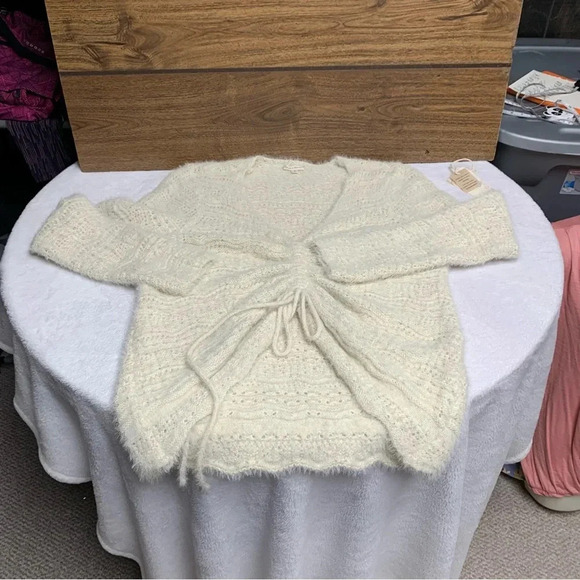 Hem & Thread size small cream deep V sweater super soft NWOT - Picture 7 of 7